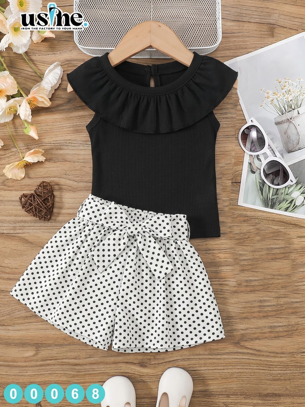 00068 طقم بناتي بلوزه و جيبه منقط