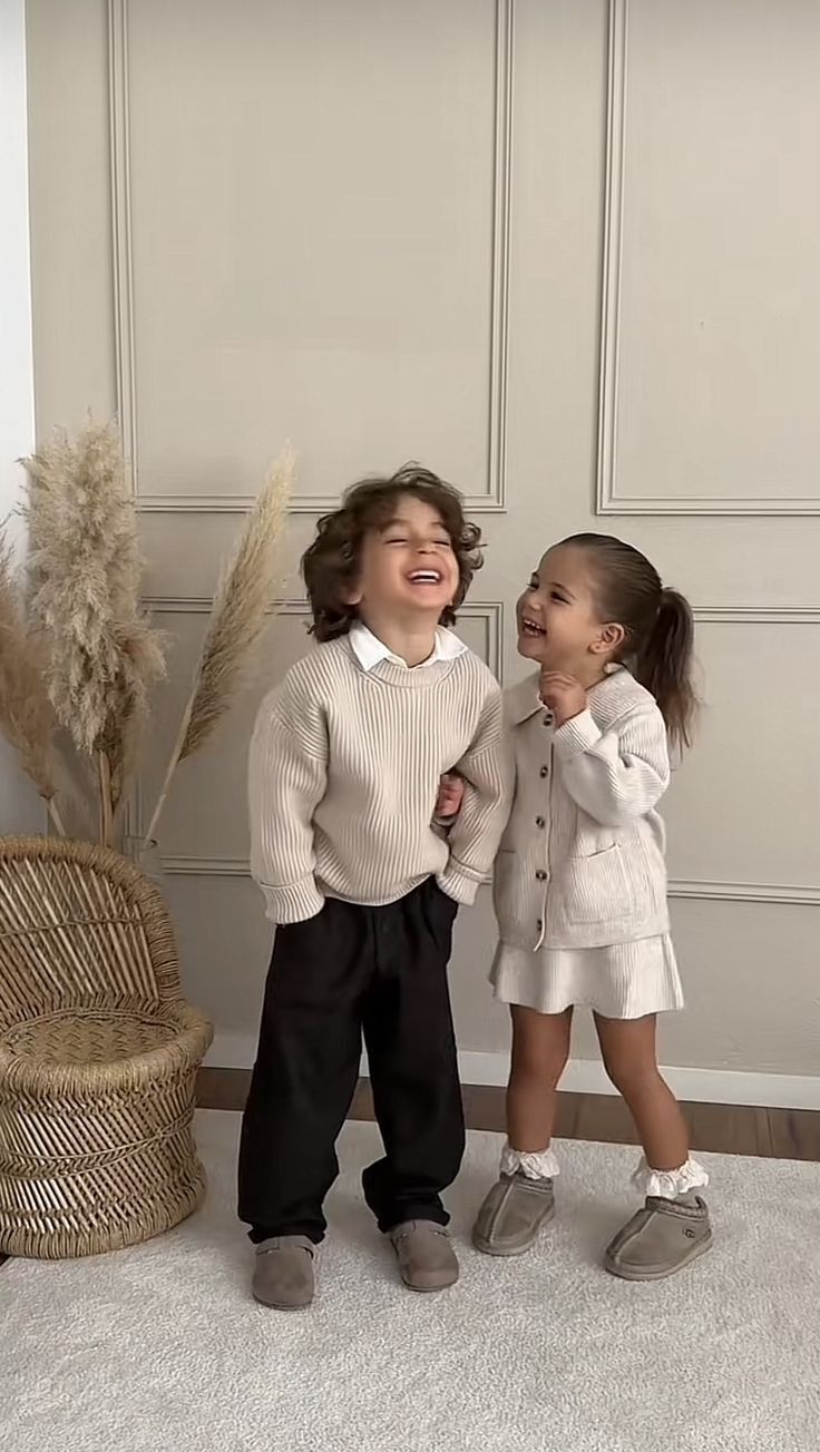 تنسيق ملابس أطفال للمناسبات: أفكار إطلالات مميزة للخروجات والمناسبات